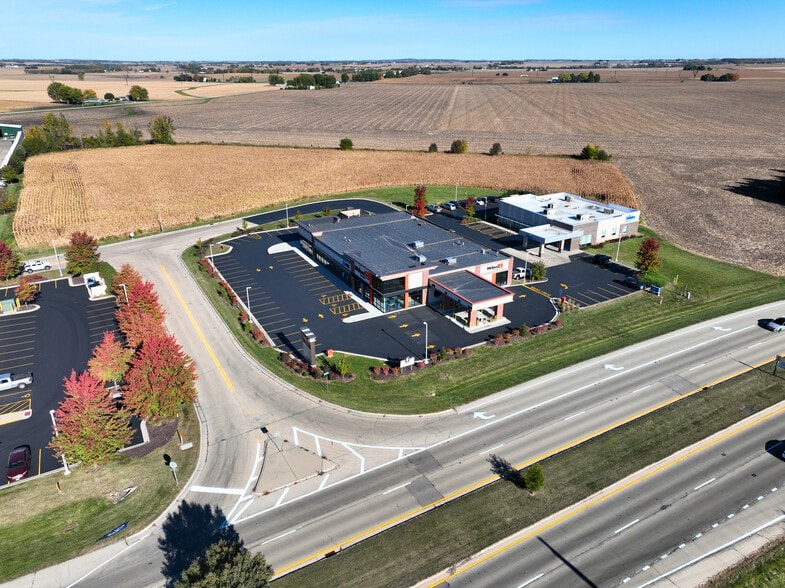 4406 E Lincolnway, Sterling, IL for lease - Building Photo - Image 2 of 7