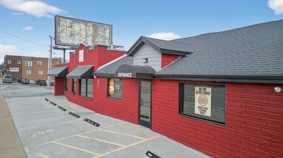 8713 Gravois Rd, Saint Louis, MO à vendre - Photo principale - Image 1 de 64