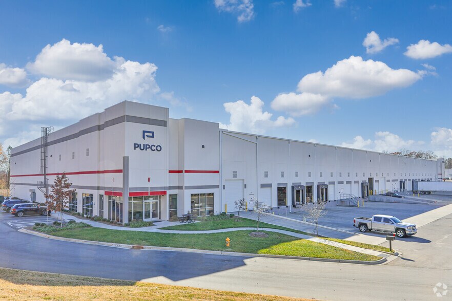 8710 Airpark West Dr, Charlotte, NC for lease - Building Photo - Image 2 of 4