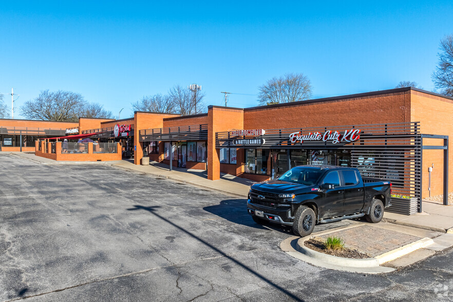 13402-13438 W 62nd Ter, Shawnee, KS for lease - Building Photo - Image 3 of 5