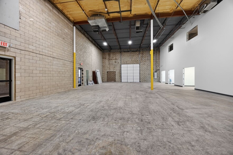 4801 Spring Valley Rd, Farmers Branch, TX for lease - Interior Photo - Image 2 of 10