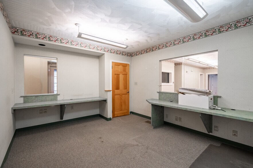 1105 Monroe St, Endicott, NY à louer - Photo du bâtiment - Image 2 de 41