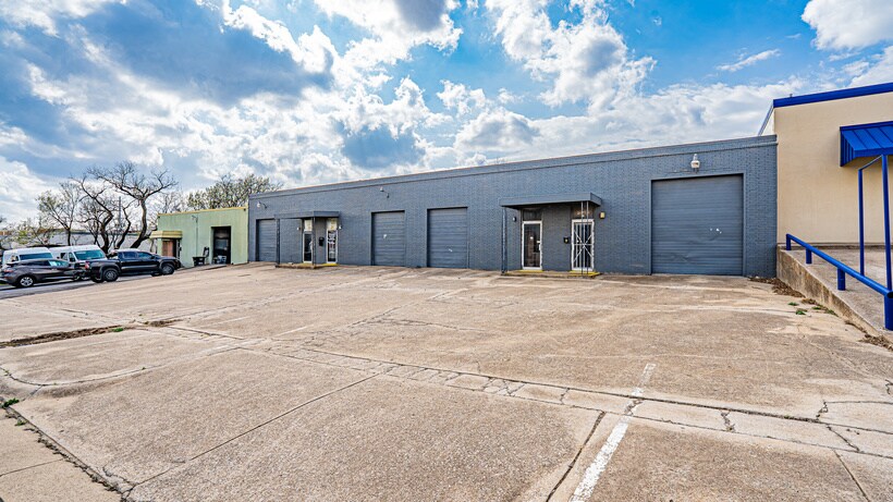3216-3220 S Jones St, Fort Worth, TX à vendre - Photo du bâtiment - Image 3 de 12