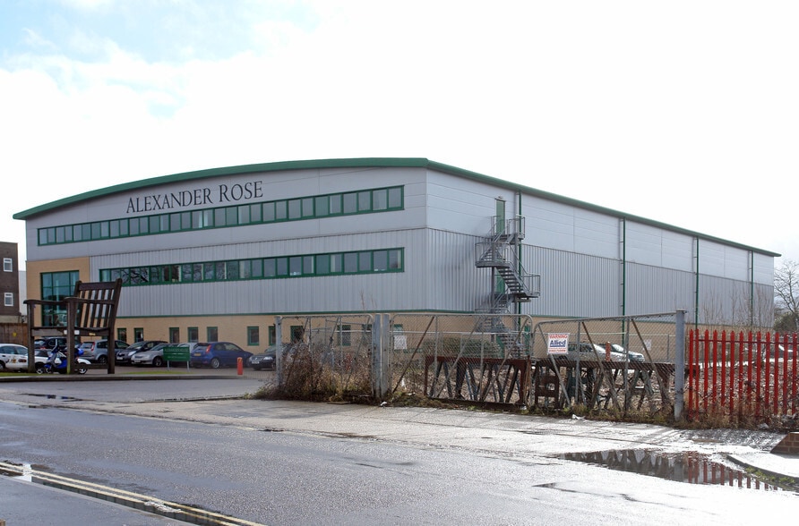 61 Victoria Rd, Burgess Hill for lease - Building Photo - Image 2 of 5