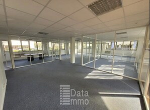 Office in Saint-Thibault-des-Vignes for lease Interior Photo- Image 2 of 10