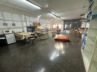 Plus de détails pour Multi-résidentiel à vendre