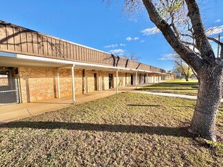 Plus de détails pour 624 N Main St, Pleasanton, TX - Bureau à vendre