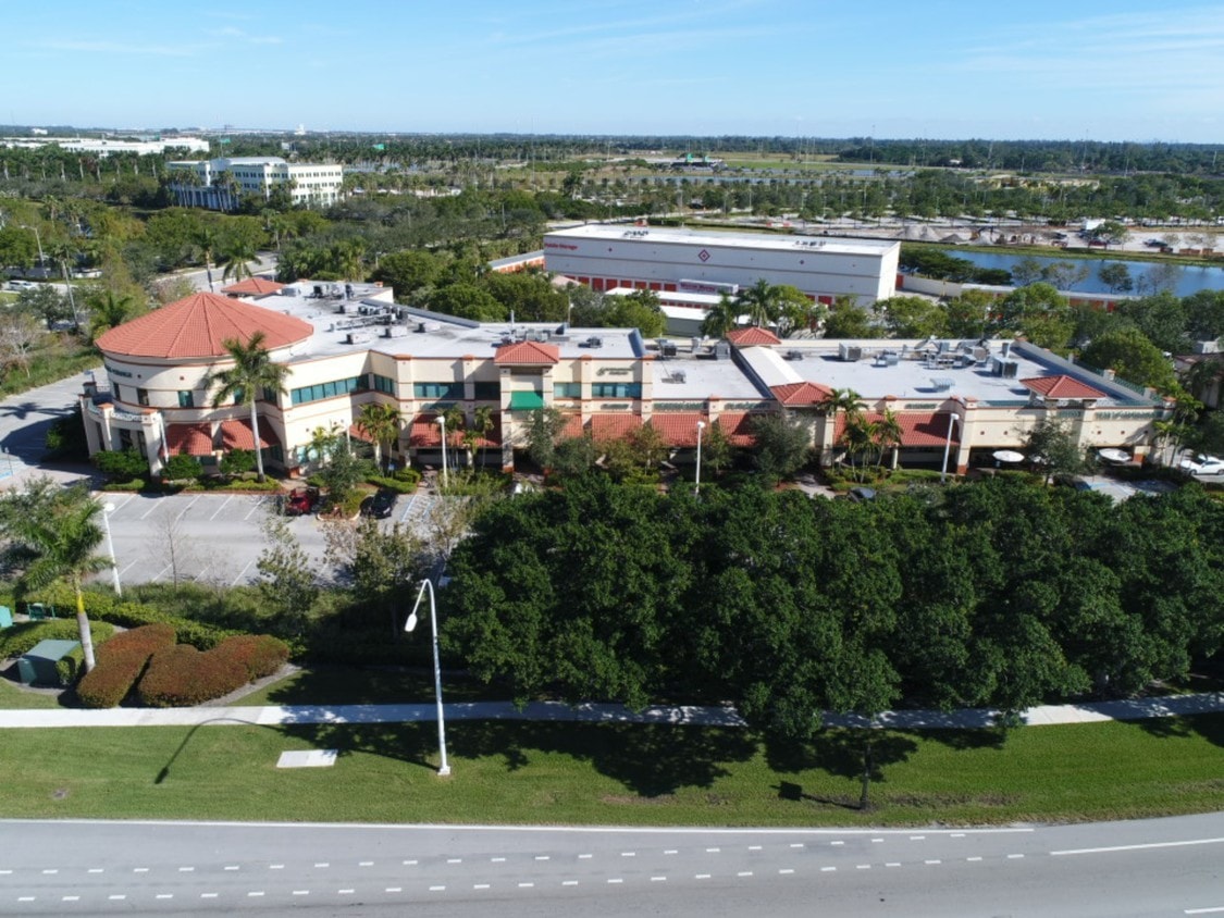 2760-2818 Weston Rd, Weston, FL for lease Building Photo- Image 1 of 11