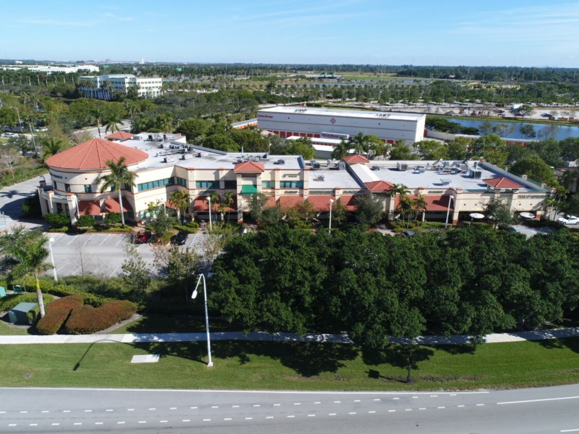 2760-2818 Weston Rd, Weston, FL à louer Photo du bâtiment- Image 1 de 11