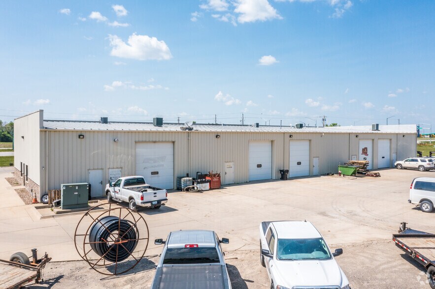 3401 Henry St SW, Bondurant, IA à louer - Photo du bâtiment - Image 2 de 10