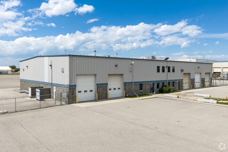 235185 Ryan Rd SE, Rocky View No 44, AB à louer - Photo principale - Image 1 de 3