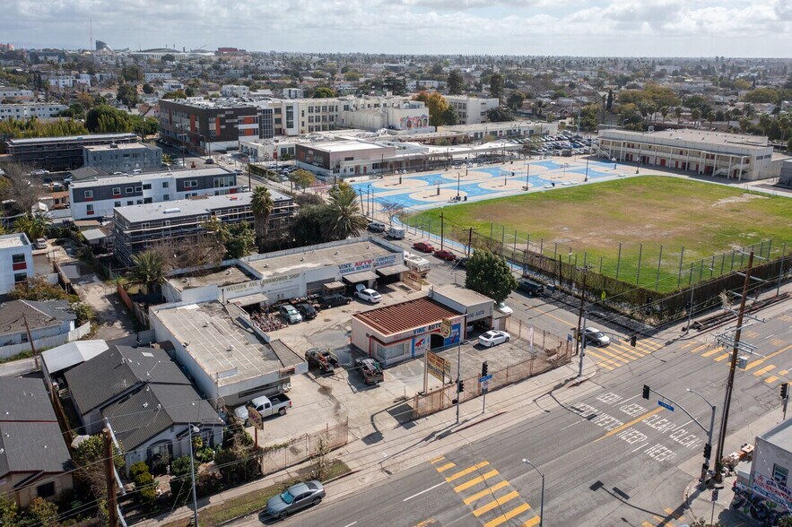 3720 S Western Ave, Los Angeles, CA à vendre - Photo du bâtiment - Image 2 de 5