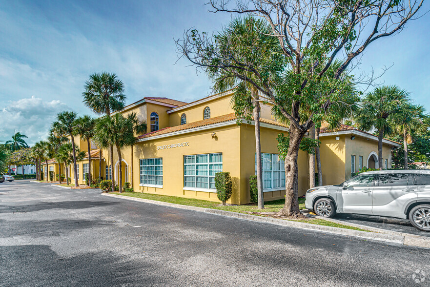 1 W Camino Real, Boca Raton, FL for lease - Building Photo - Image 2 of 8