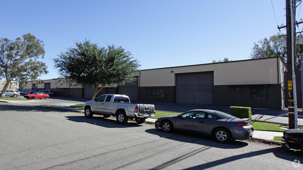 4226 Valley Fair St, Simi Valley, CA for lease - Building Photo - Image 2 of 3