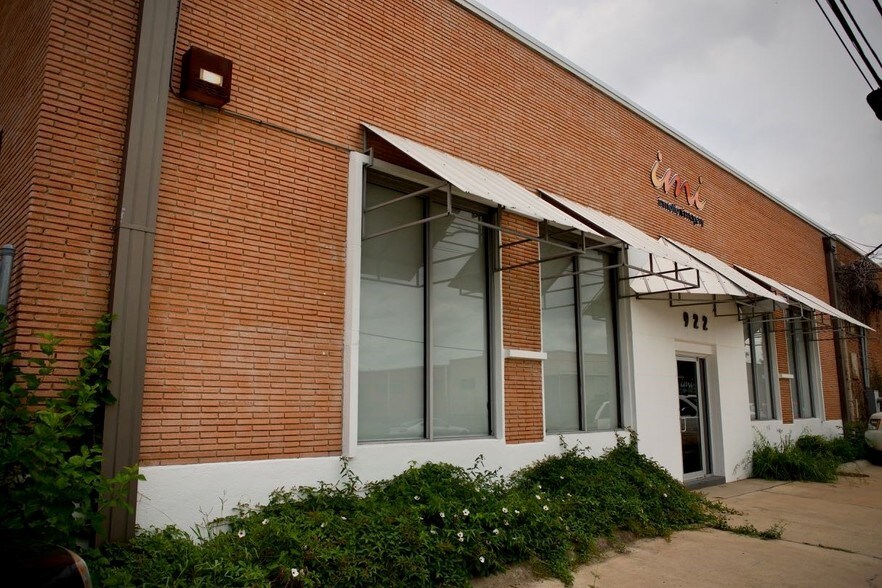 922 Dragon St, Dallas, TX à vendre - Photo du bâtiment - Image 3 de 26