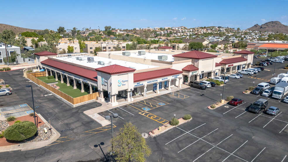 12228 N Cave Creek Rd, Phoenix, AZ à louer - Photo du bâtiment - Image 3 de 8