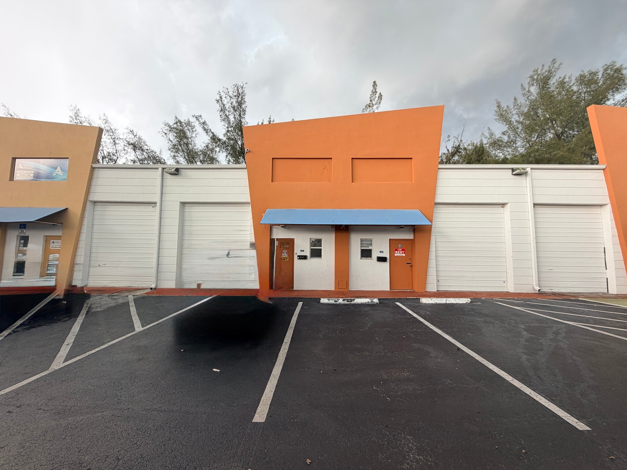 401-425 NW 10th Ter, Hallandale Beach, FL for lease Interior Photo- Image 1 of 14