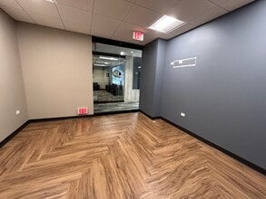 1300 Higgins Rd, Park Ridge, IL à louer Photo intérieure- Image 1 de 11