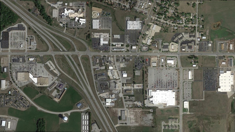 8427-8437 Clint Dr, Belton, MO à vendre - Aérien - Image 2 de 10