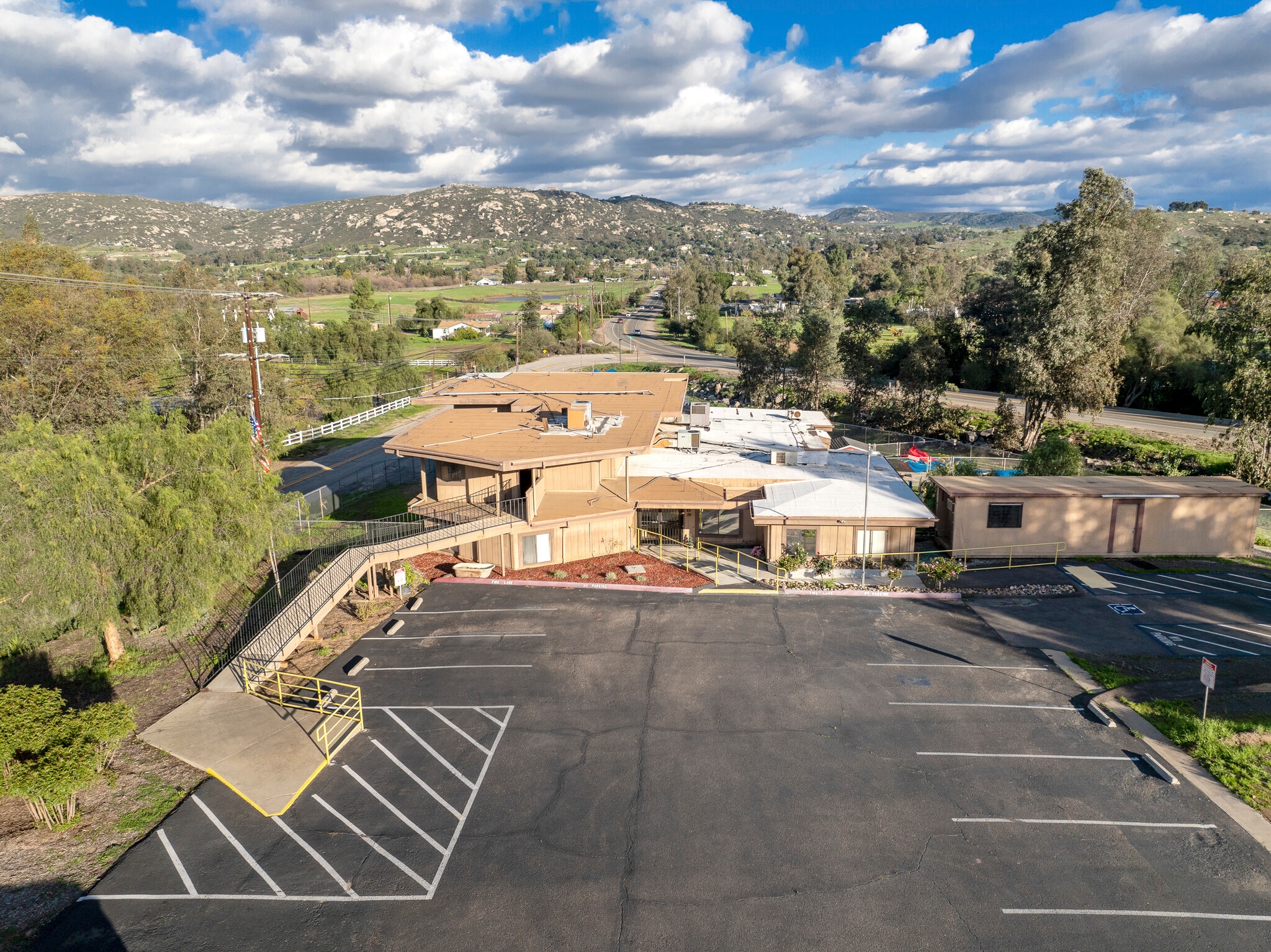 217 E Earlham St, Ramona, CA à vendre Photo principale- Image 1 de 14