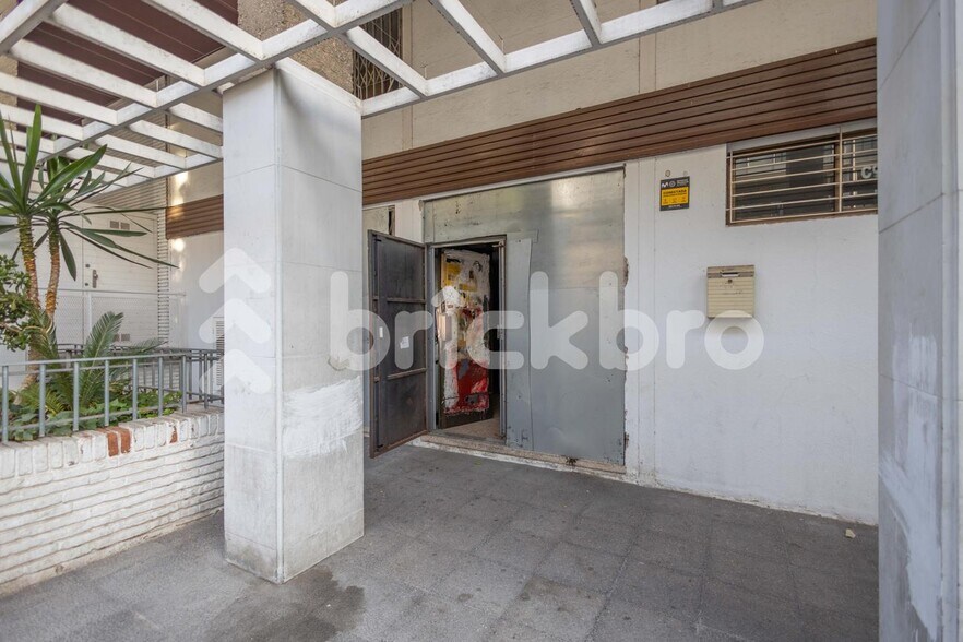 Immeuble residentiel dans Barcelone, Barcelona à vendre - Photo du bâtiment - Image 2 de 11