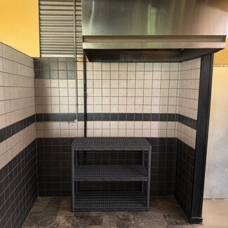 Plus de détails pour 100 E Adams St, Waterman, IL - Commerce de détail à louer