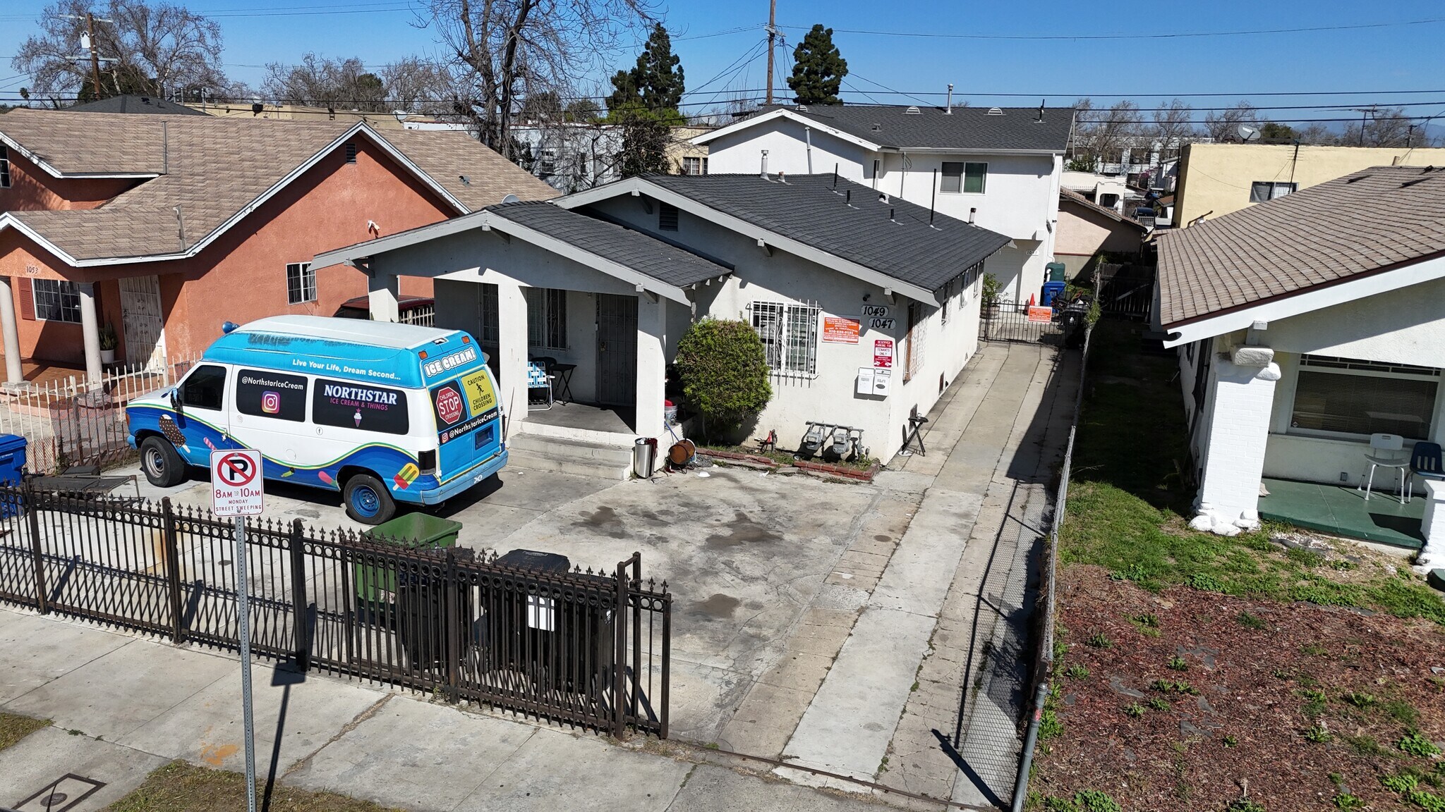 1049 W 61st St, Los Angeles, CA à vendre Photo principale- Image 1 de 9