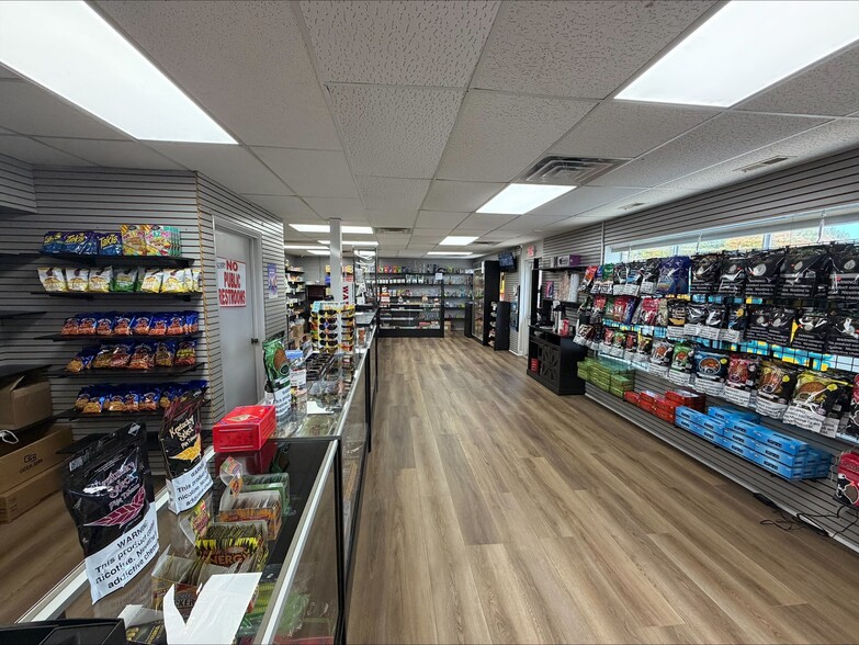 6185 Dixie Hwy, Bridgeport, MI for sale - Interior Photo - Image 3 of 7