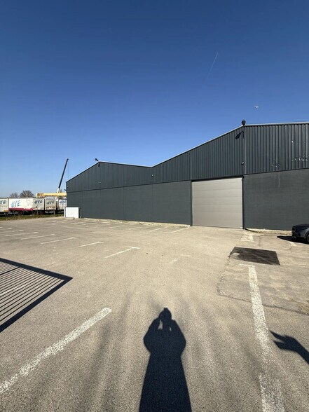 Industriel dans Le Mesnil-Amelot à louer - Photo du bâtiment - Image 2 de 5