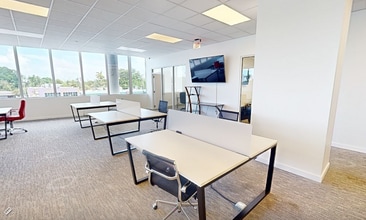 850 NW 42nd Ave, Miami, FL à louer Photo intérieure- Image 2 de 3