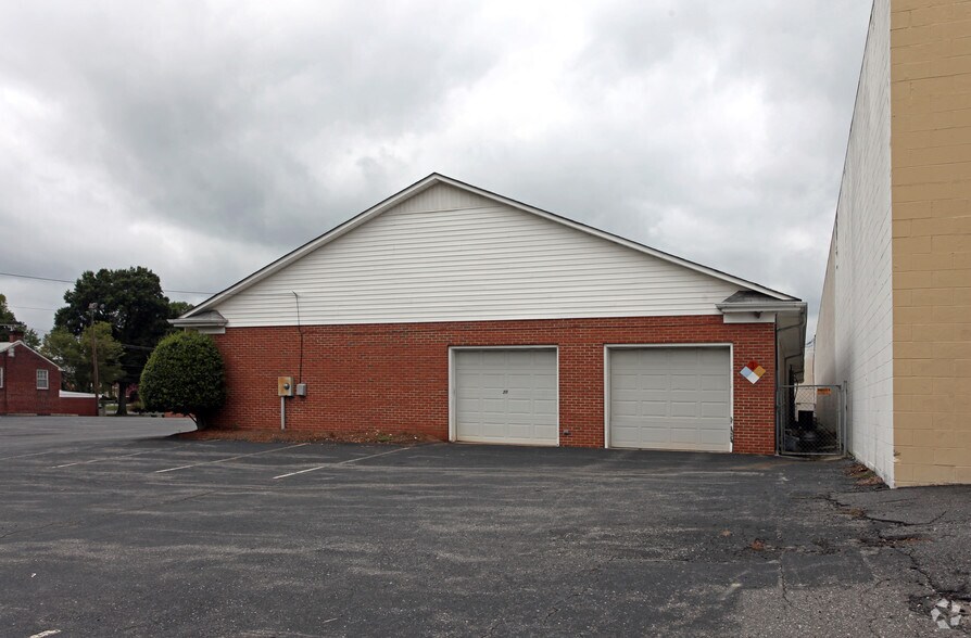 211 S York St, Gastonia, NC à vendre - Photo du bâtiment - Image 2 de 2