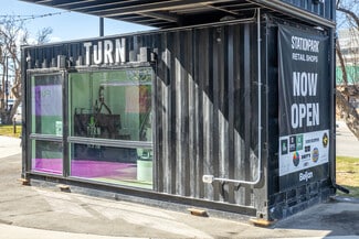 Plus de détails pour 8115 Gateway Blvd NW, Edmonton, AB - Commerce de détail à louer