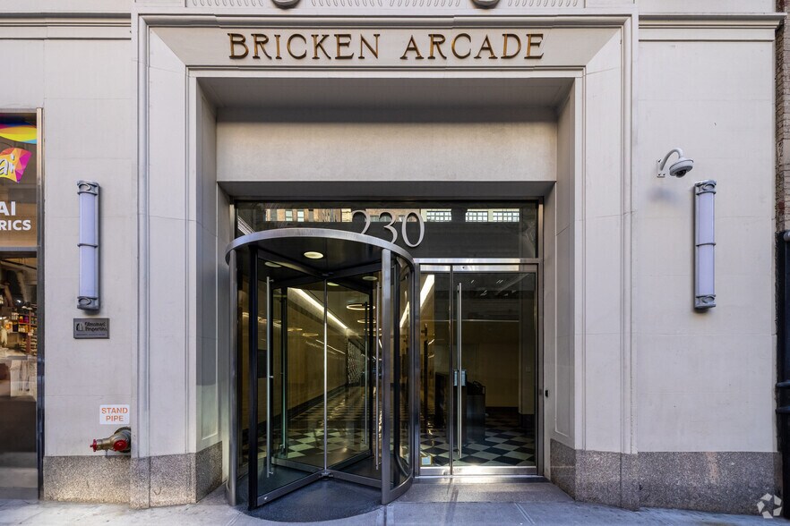 230 W 38th St, New York, NY for lease - Building Photo - Image 3 of 8