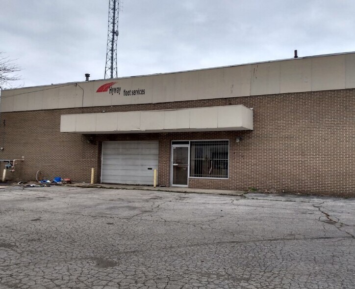33 S Byrne Buildings portefeuille de 2 propriétés à vendre sur LoopNet.ca - Photo du bâtiment - Image 2 de 5