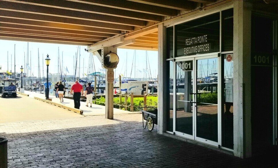 1001 Riverside Dr, Palmetto, FL à louer - Photo du bâtiment - Image 3 de 20