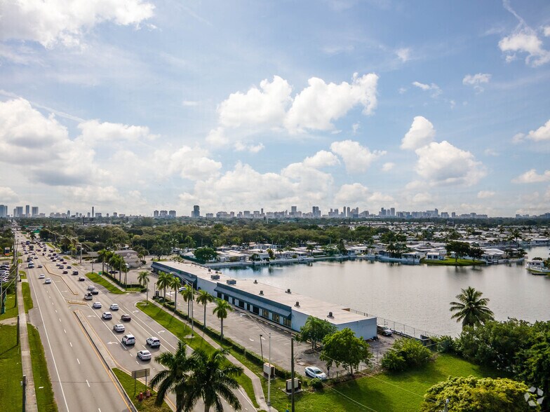 3192-3194 W Hallandale Beach Blvd, Hallandale, FL à louer - Aérien - Image 1 de 10