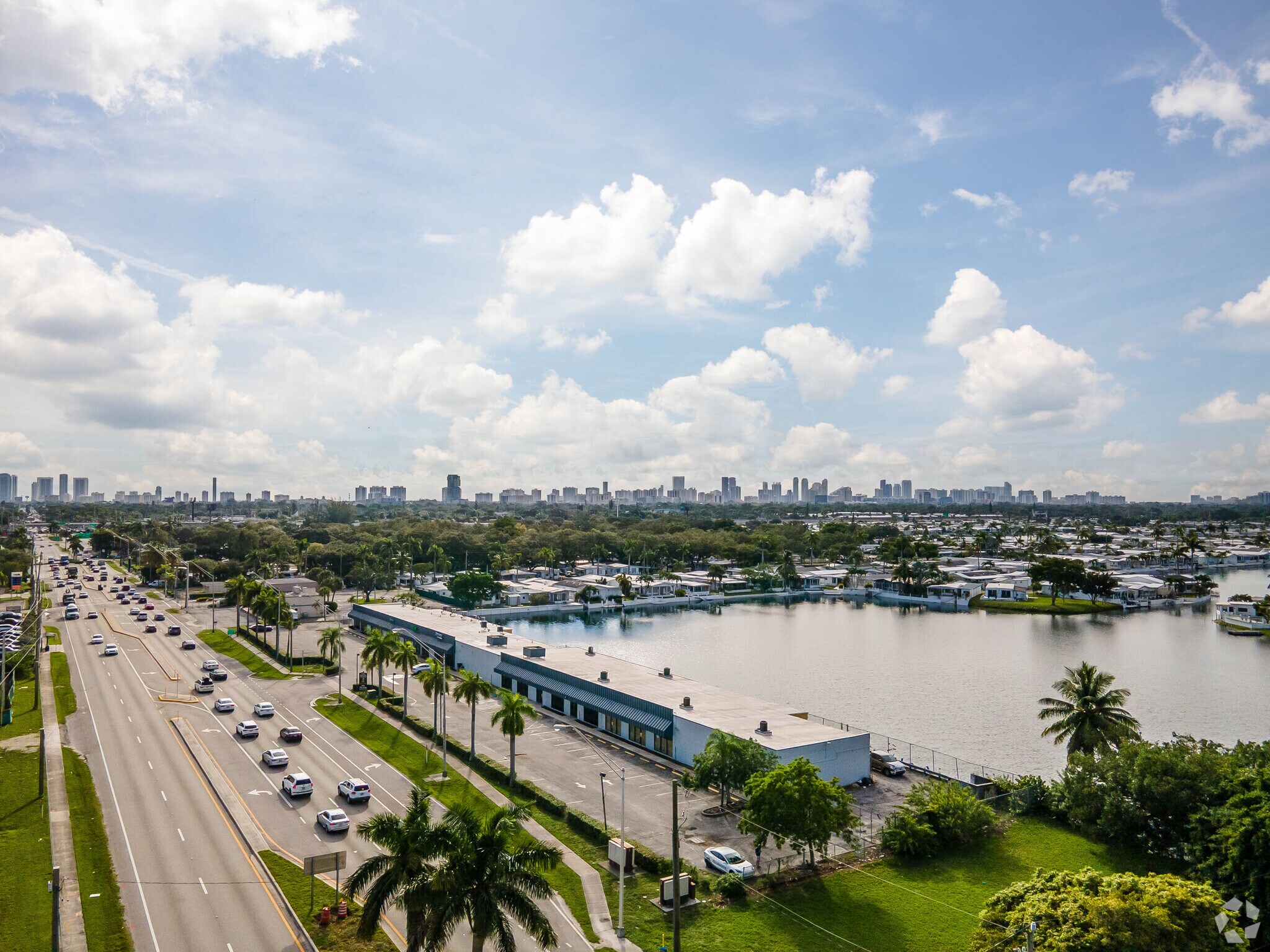 3192-3194 W Hallandale Beach Blvd, Hallandale, FL à louer Aérien- Image 1 de 11