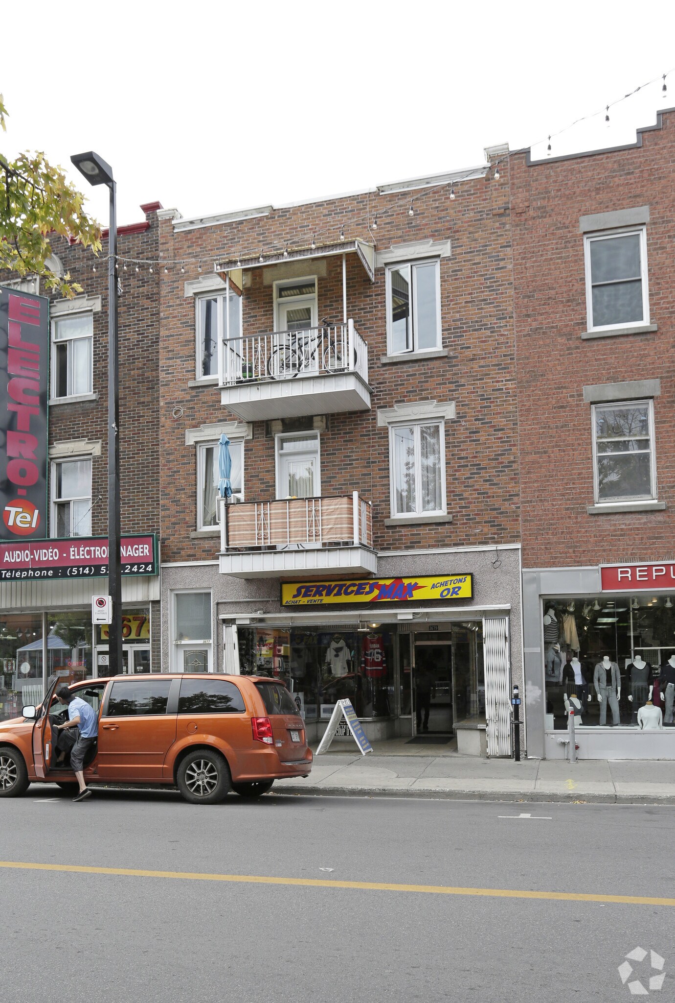 3675-3679 Rue Ontario E, Montréal, QC for sale Primary Photo- Image 1 of 1