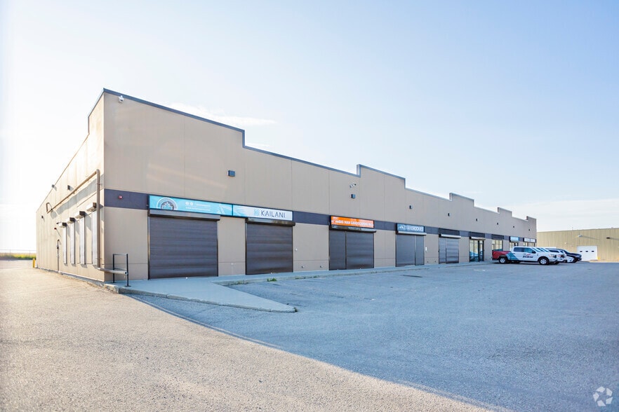 135 Commercial Dr, Calgary, AB for sale - Primary Photo - Image 1 of 1