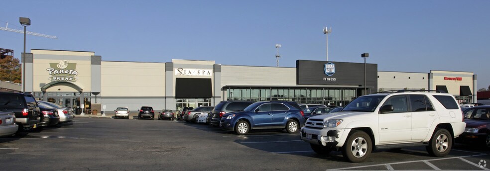 8115-8133 Montgomery Rd, Cincinnati, OH for lease - Primary Photo - Image 2 of 5