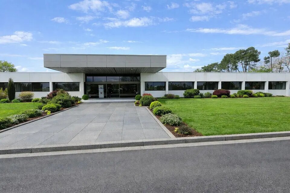 Flex in Canéjan for lease Building Photo- Image 1 of 14