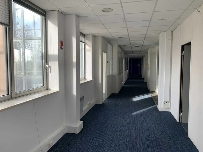 Bureau dans Neuilly-Plaisance à louer - Photo intérieure - Image 3 de 11