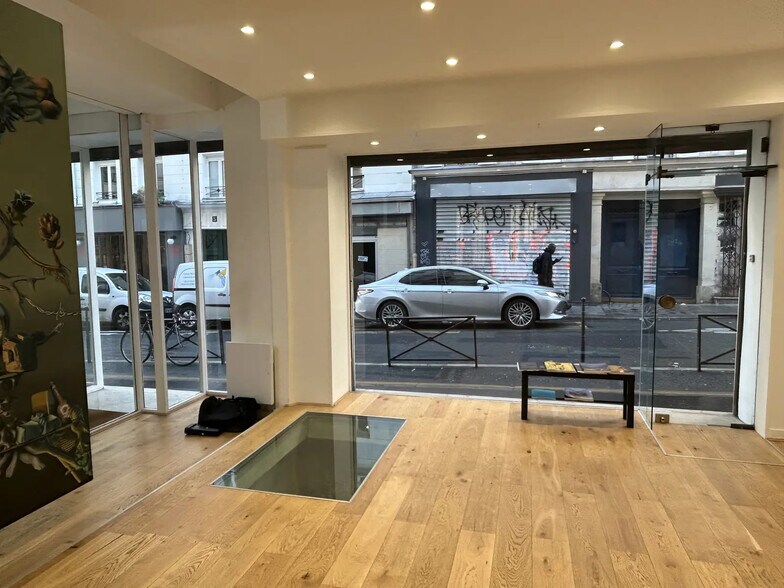 Retail in Paris for sale - Interior Photo - Image 2 of 10