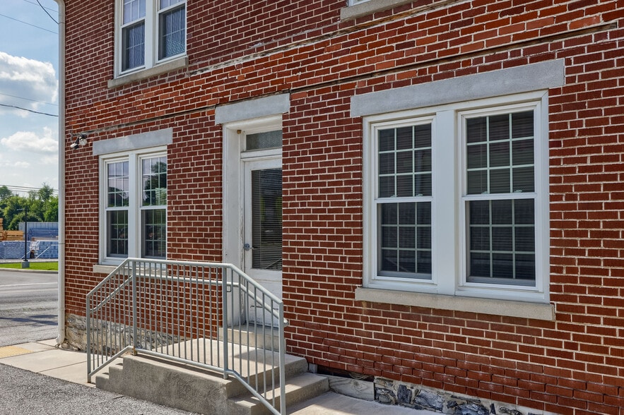 135 Rothsville Station Rd, Lititz, PA à louer - Photo principale - Image 1 de 41