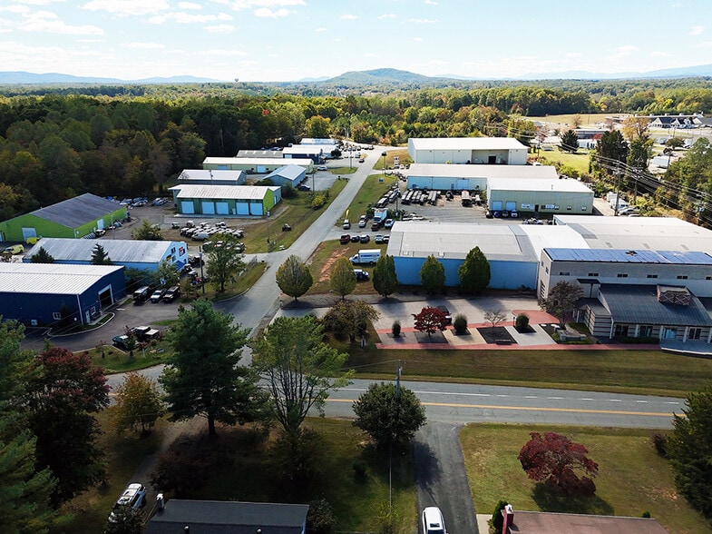 126 Commerce Dr, Ruckersville, VA à louer - Photo du bâtiment - Image 3 de 8