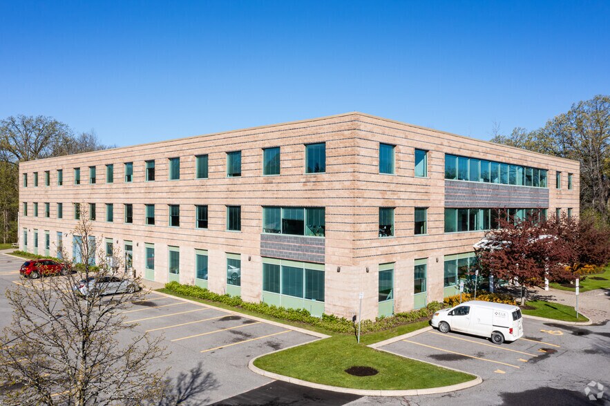 1 Hines Rd, Ottawa, ON à louer - Photo du bâtiment - Image 3 de 6