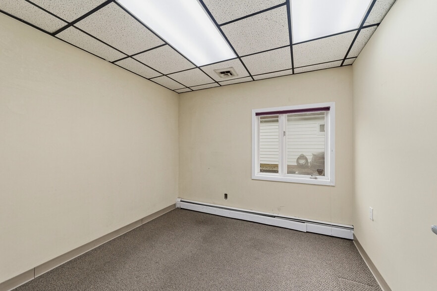 2406 New Rd, Northfield, NJ for sale - Interior Photo - Image 2 of 26