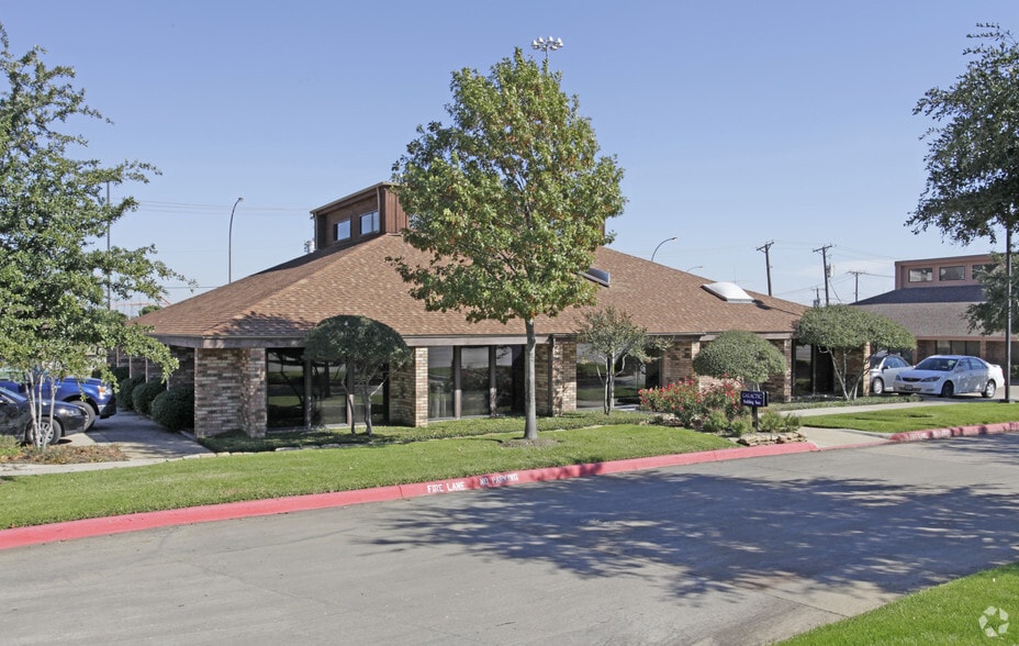 1903 Stadium Oaks Ct, Arlington, TX for lease - Primary Photo - Image 1 of 8