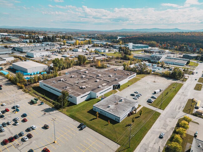 Plus de détails pour 175 Rue Péladeau, Magog, QC - Industriel à louer