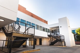 4717 Laurel Canyon Blvd, Studio City, CA for lease Building Photo- Image 2 of 9